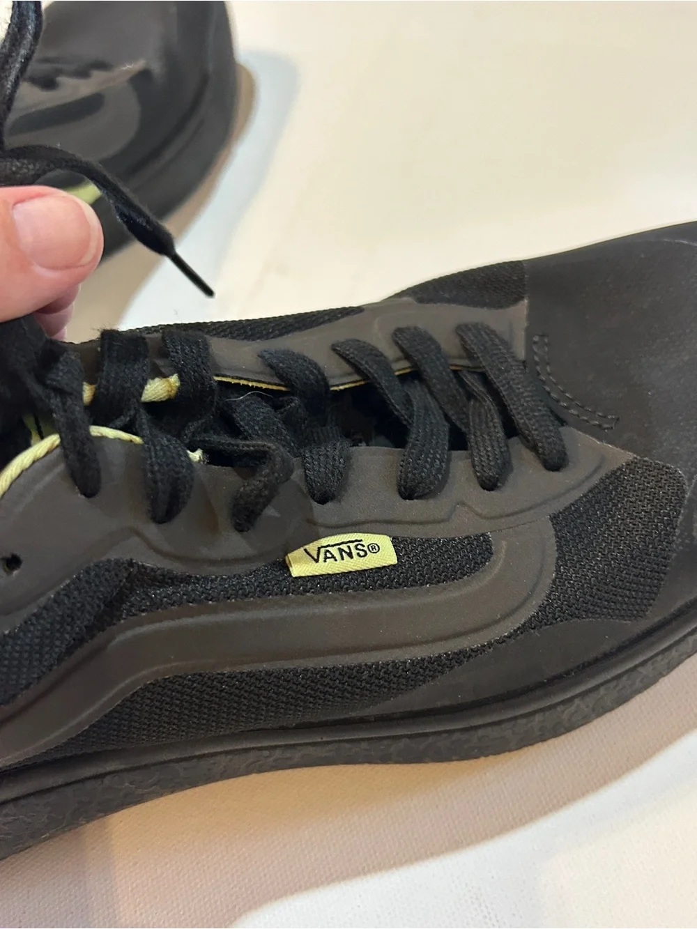 Vans UltraRange Black Neon Yellow Sneakers Men’s Size 10 Lightweight Comfort